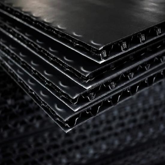 Cajas, bandejas y divisores de cartón corrugado antiestático reforzado en negro
    